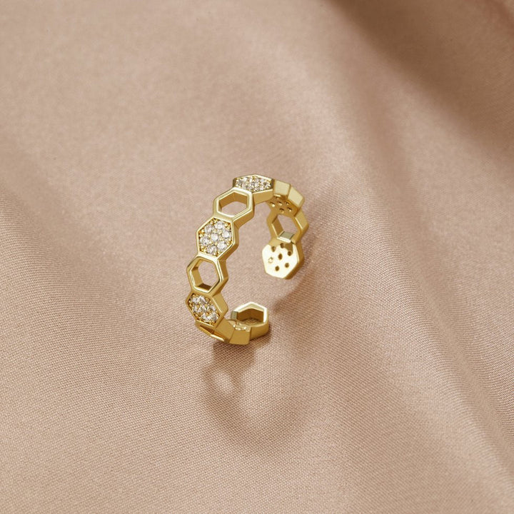 Fritze – Gold ring with pearl.