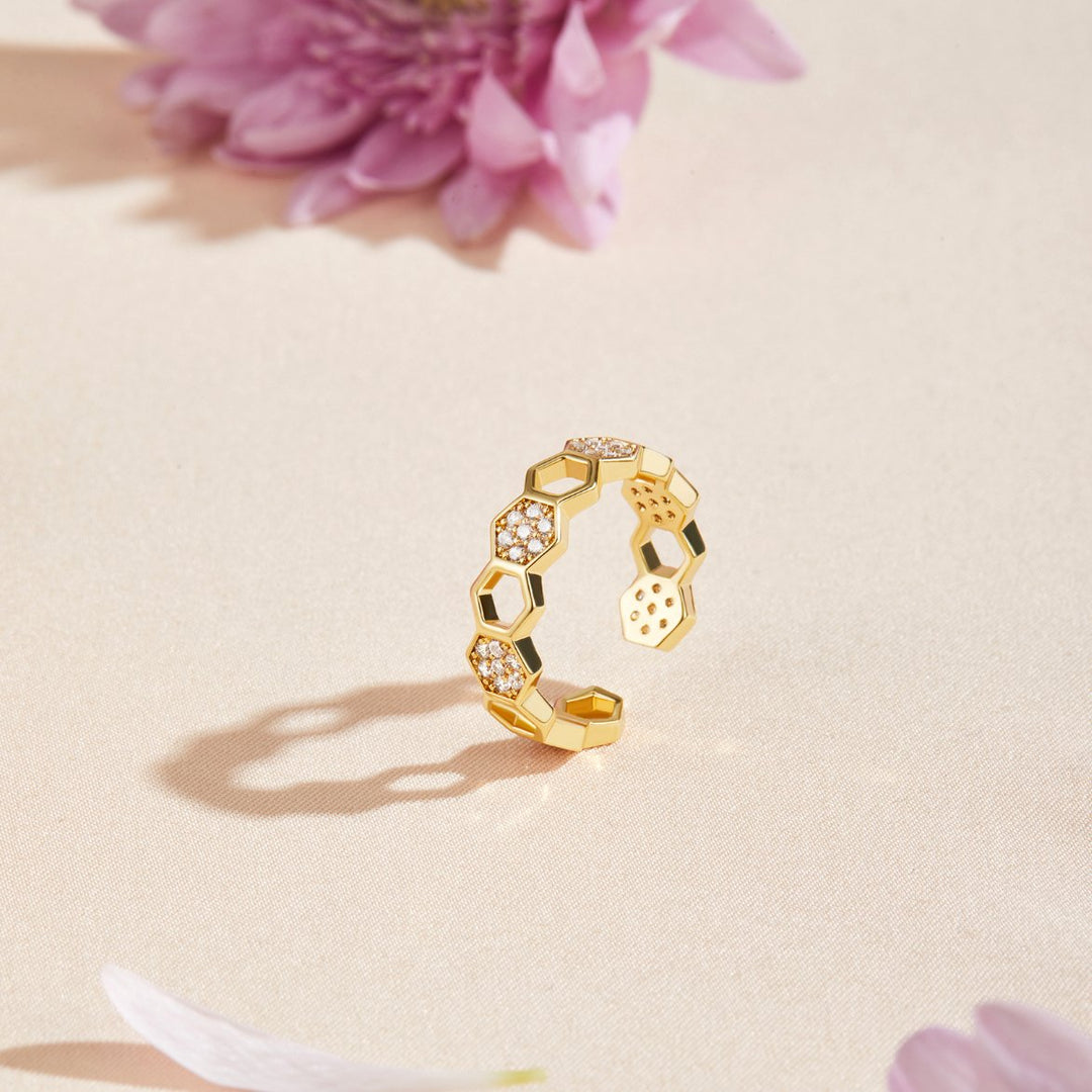 Aisling – Gold Ring with Pearl
