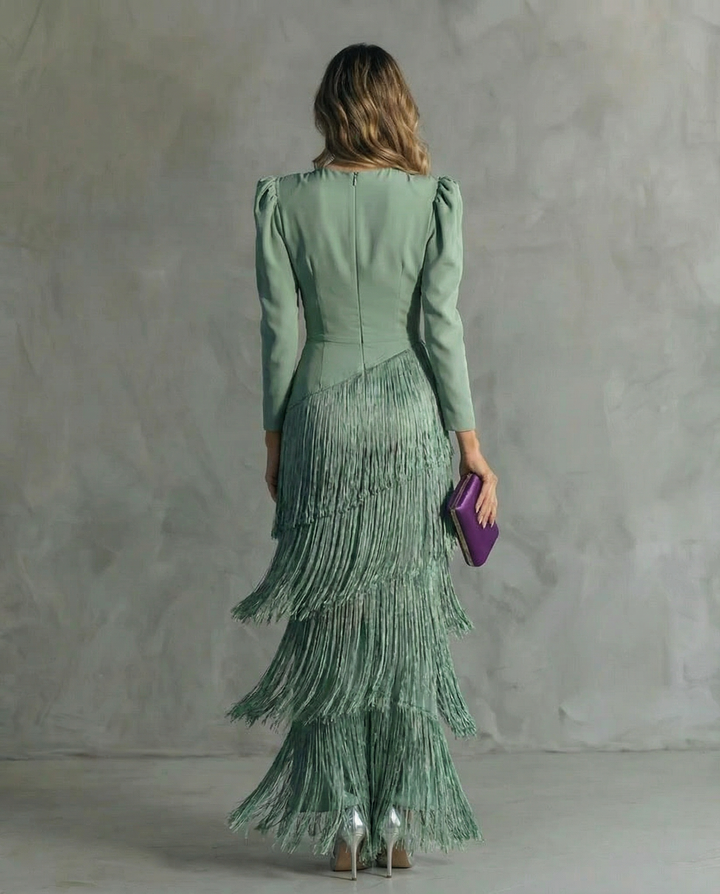 Charlotte · Elegant dress with fringed sleeves