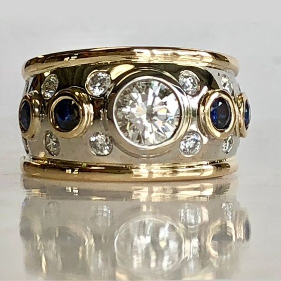Barbara - Vintage ring with gilded zirconia inlay
