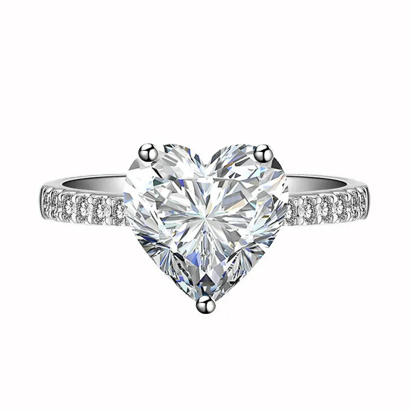 Vibeke - Ring with heart-shaped stone