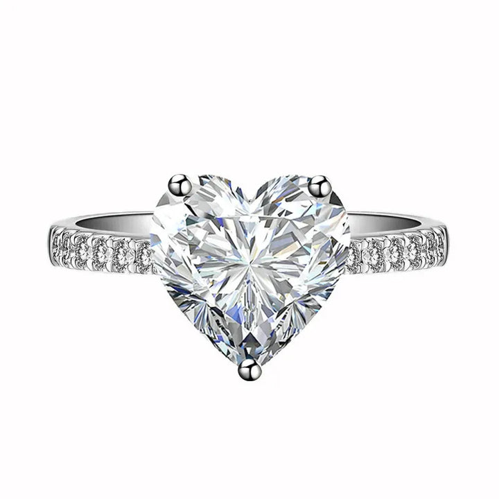 Vibeke - Ring with heart-shaped stone