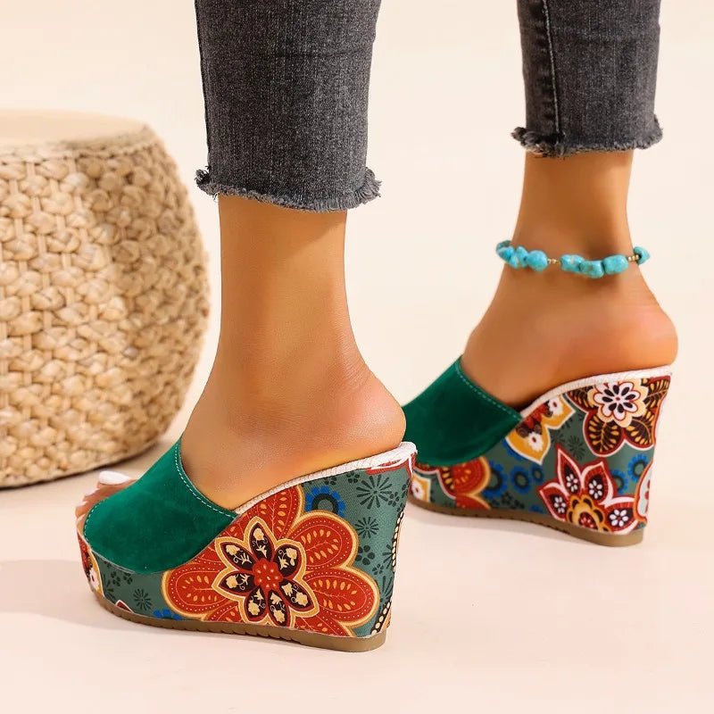 Niamh - Heeled Sandals with Floral Print