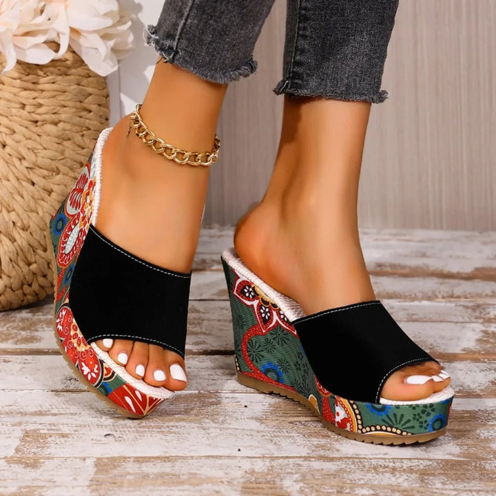 Niamh - Heeled Sandals with Floral Print