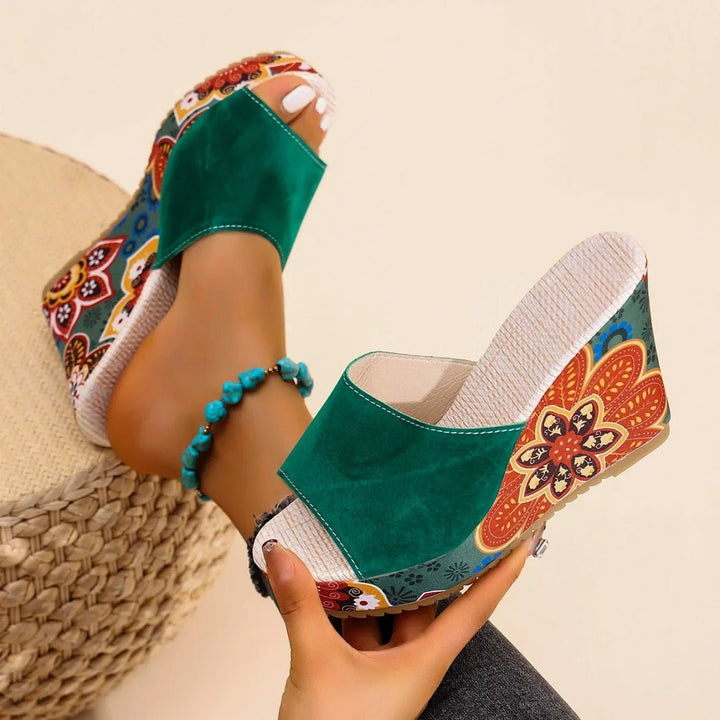 Niamh - Heeled Sandals with Floral Print