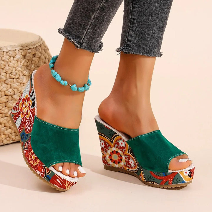 Niamh - Heeled Sandals with Floral Print