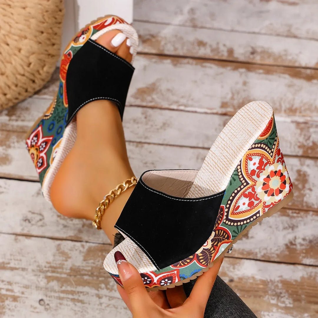 Niamh - Heeled Sandals with Floral Print