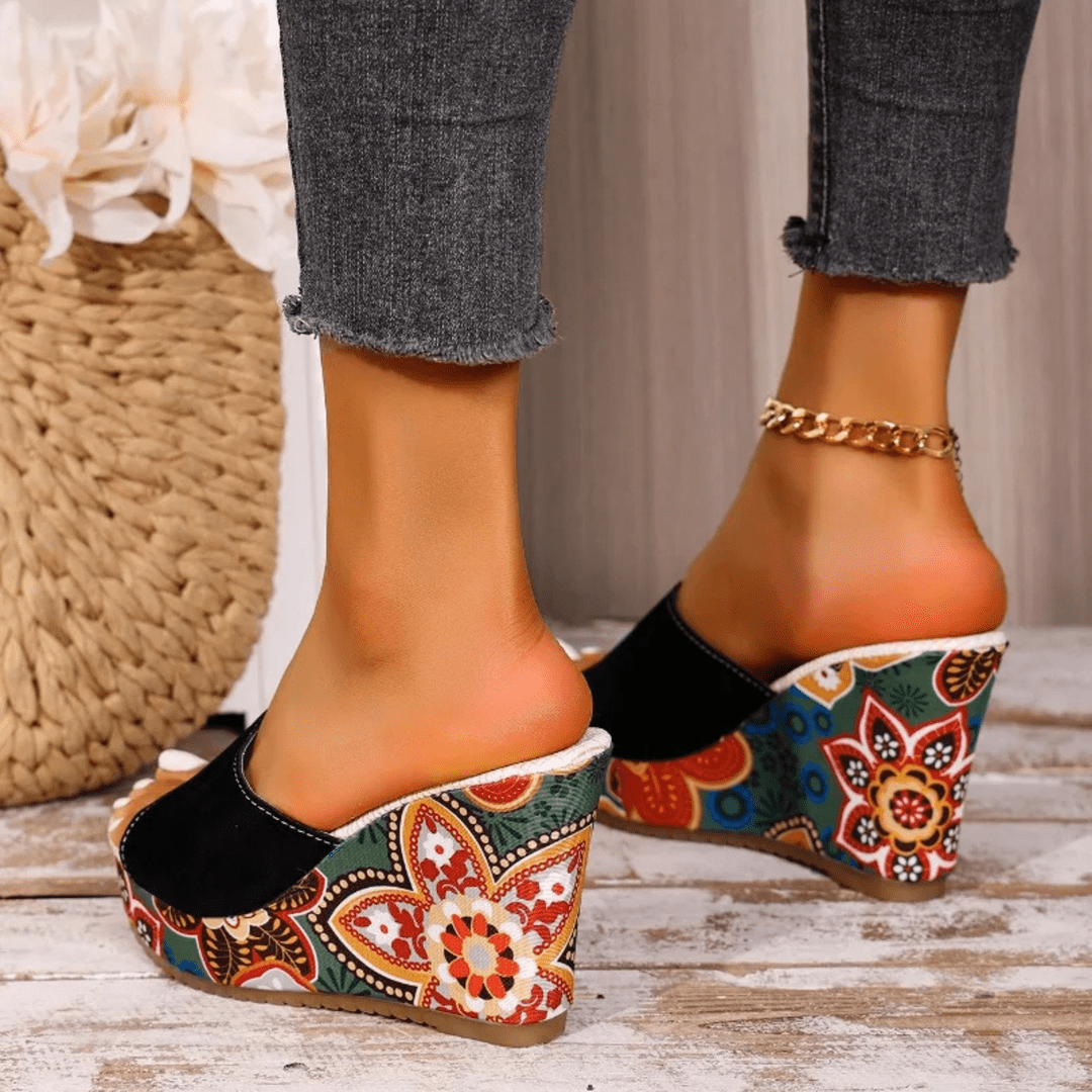Niamh - Heeled Sandals with Floral Print