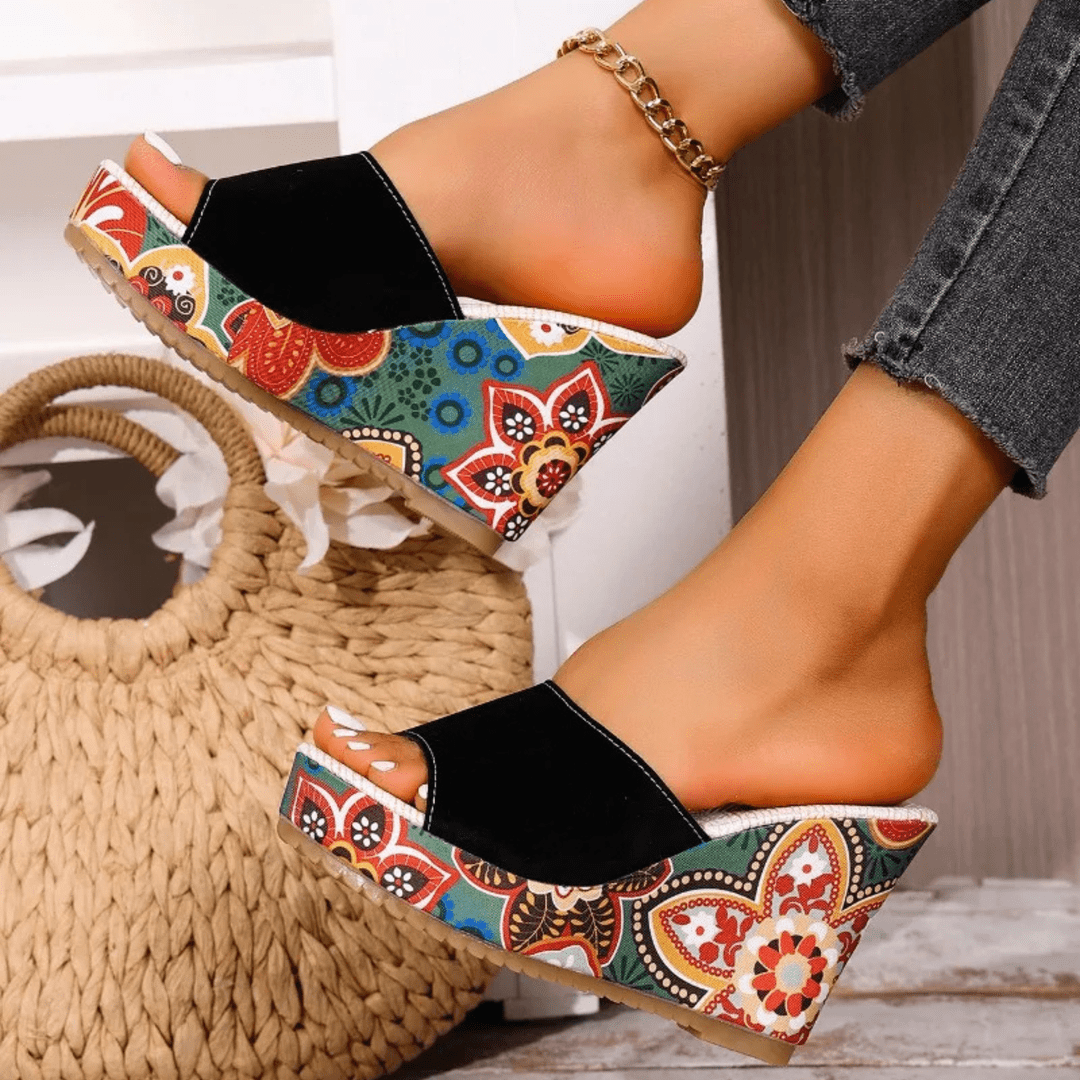 Niamh - Heeled Sandals with Floral Print