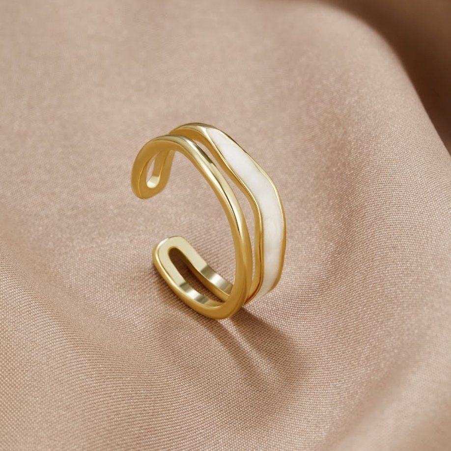 Aisling – Gold Ring with Simple Silhouette.