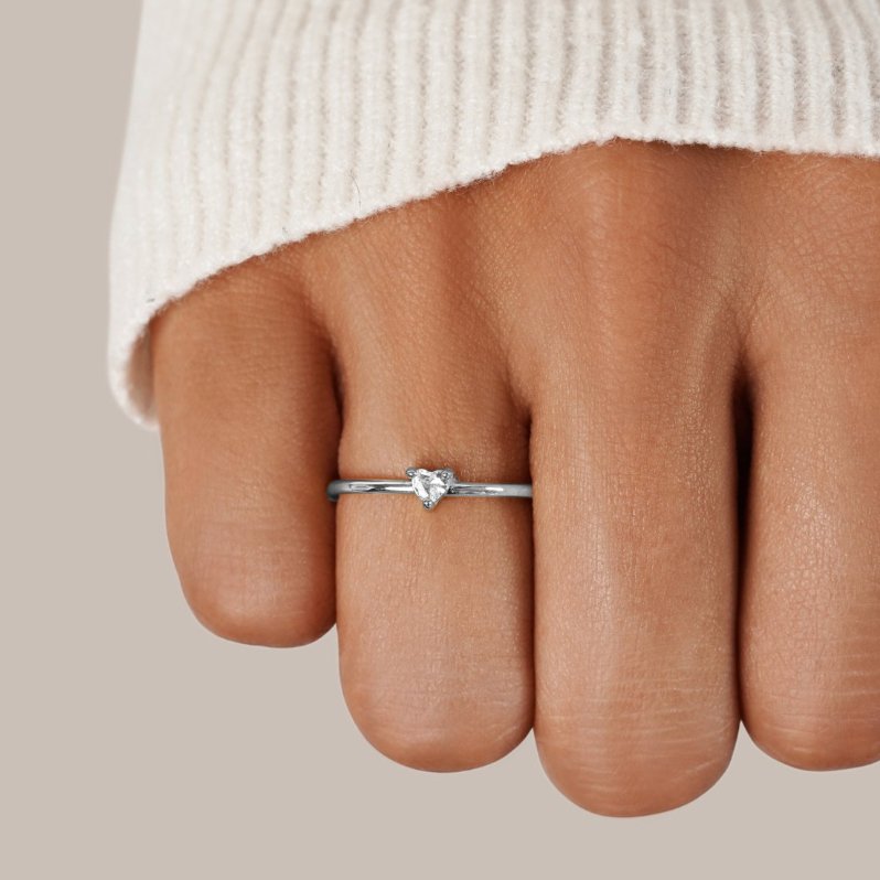 Órla – Slim Silver Ring with Fine Line