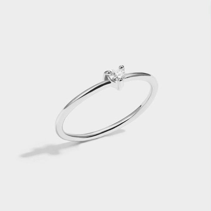 Órla – Slim Silver Ring with Fine Line