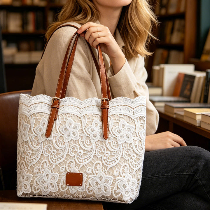 Sinéad - Vintage Shoulder Bag in Lace